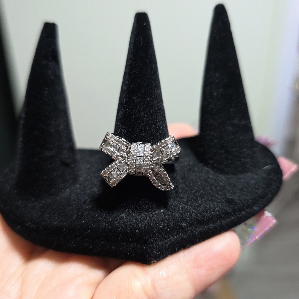 Bows ring